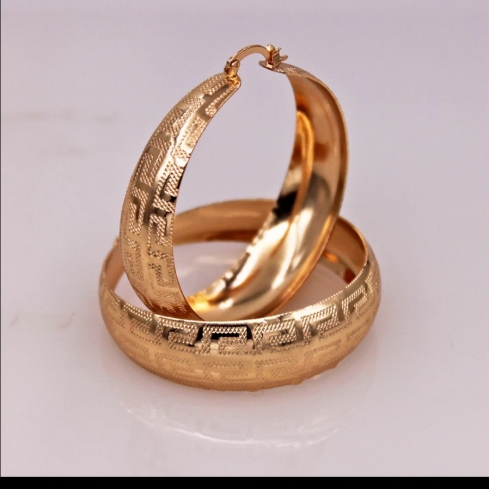 * New Luxury 18k Gold Hoop Round Earrings - Picture 5 of 7